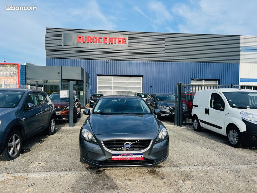 Volvo V40 Summum 190 cv bva Cuir Camera Distribution Neuve Garantie (image 1)