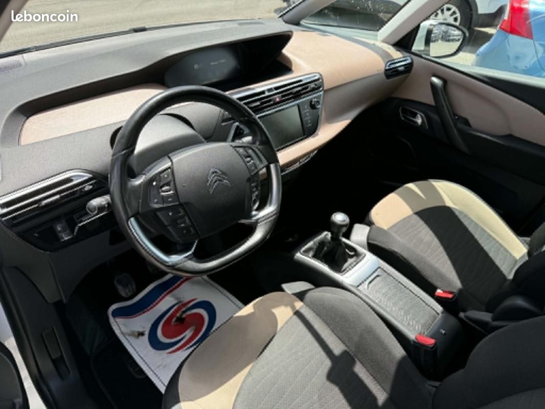 Citroën C4 Picasso e-HDi 115 Attraction (image 9)