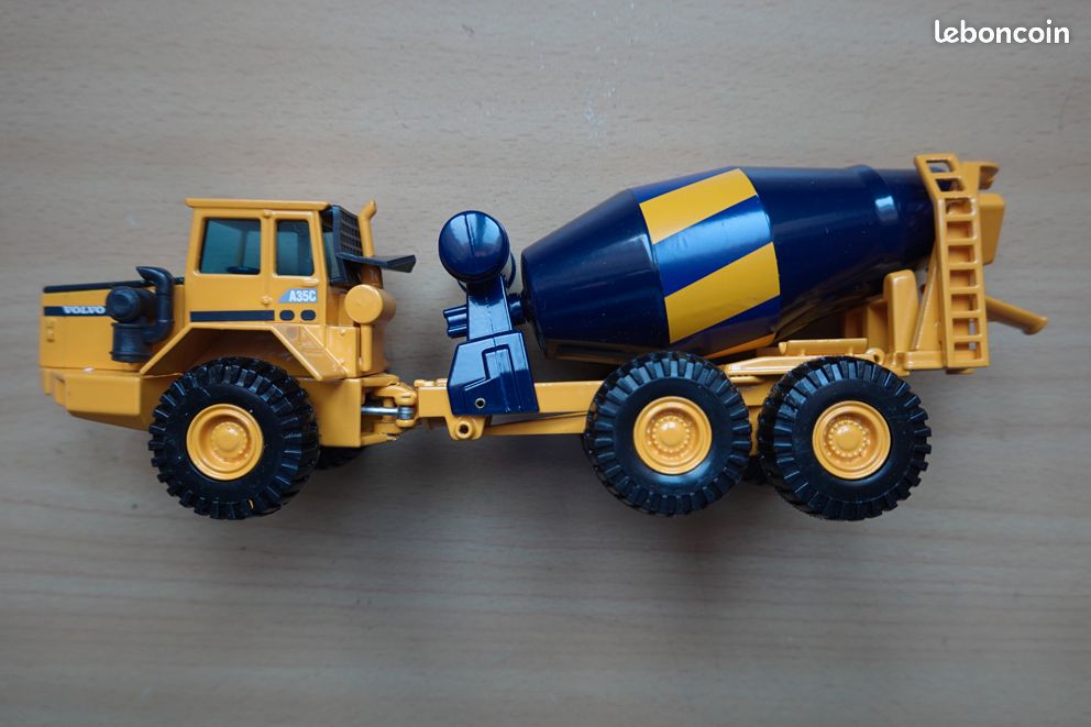 Miniature JOAL 1/50 – Camion Toupie Béton Volvo A35C – Jaune – Neuf En Boîte