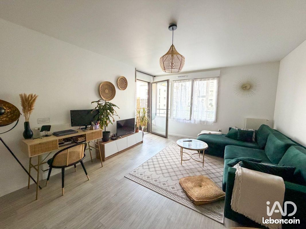 Appartement 2 pièces 44 m² · à Les Ulis · 44 m² · 732 €