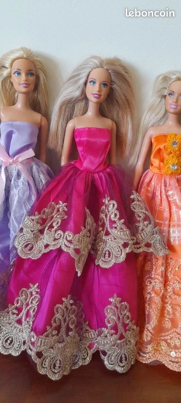 Lot poupées Barbie habits - Jeux & Jouets