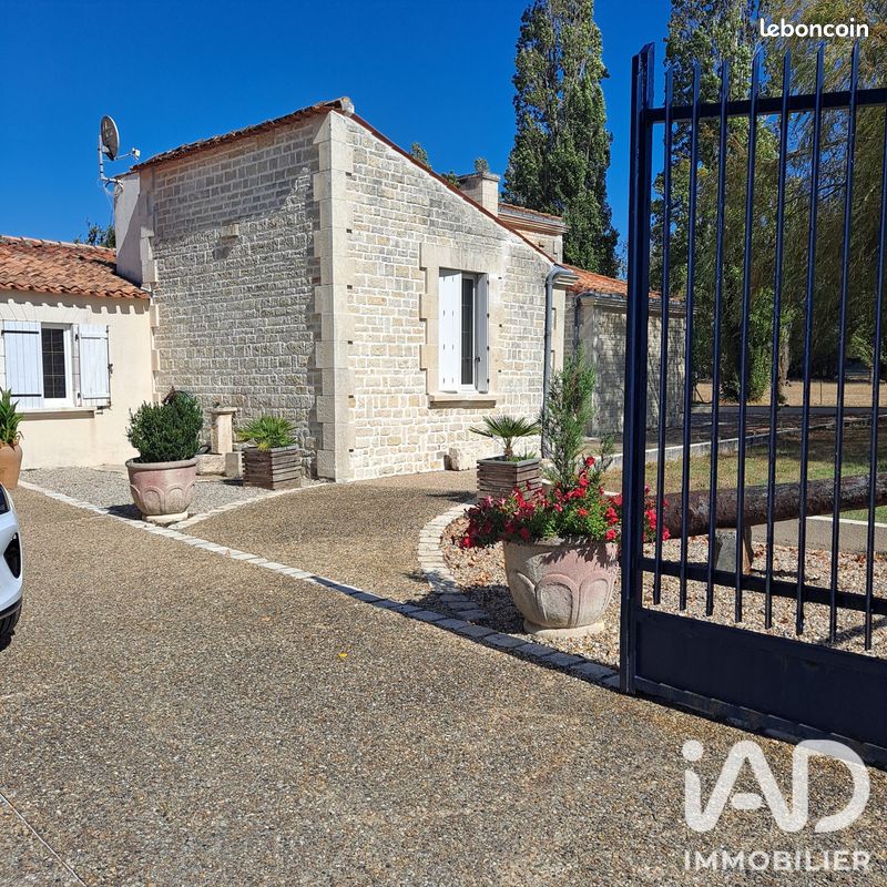 Maison 7 pièces 211 m² · à Tonnay-Charente · 211 m² · 496 000 €