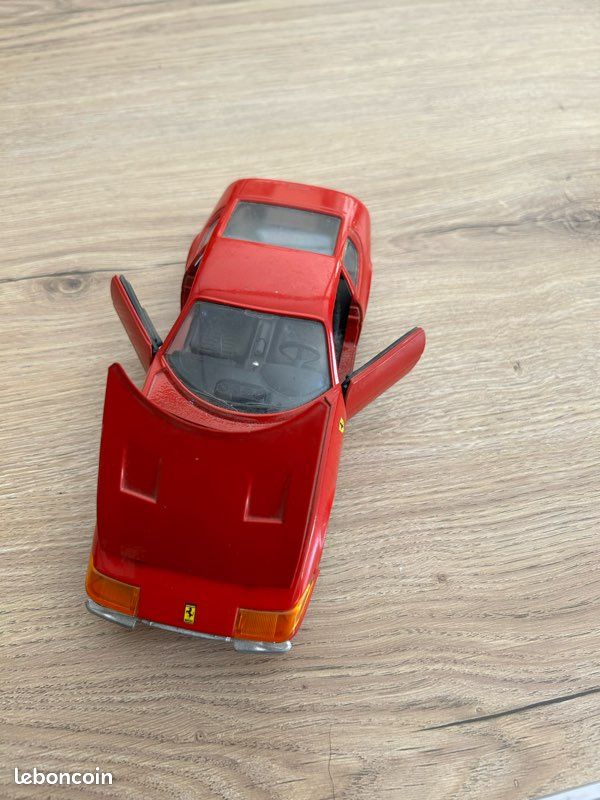 Voiture miniature Ferrari rouge 365GTB/4daytona majorette 1/24 (image 3)