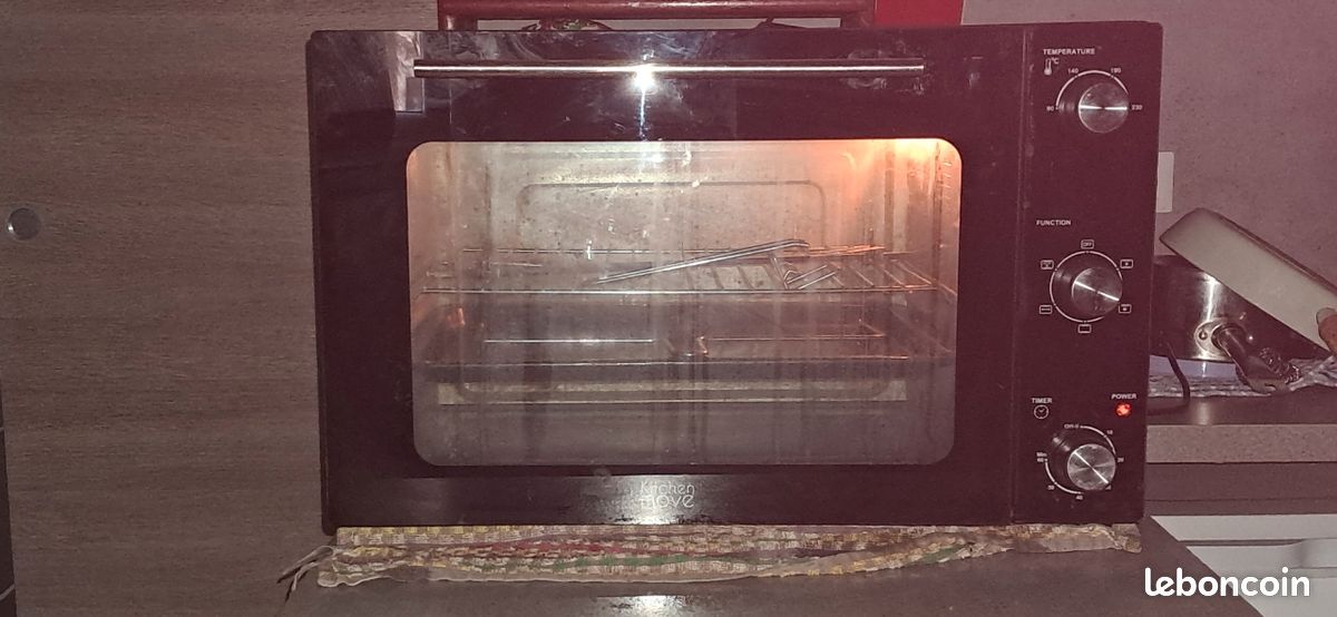 Four kitchen (image 2)