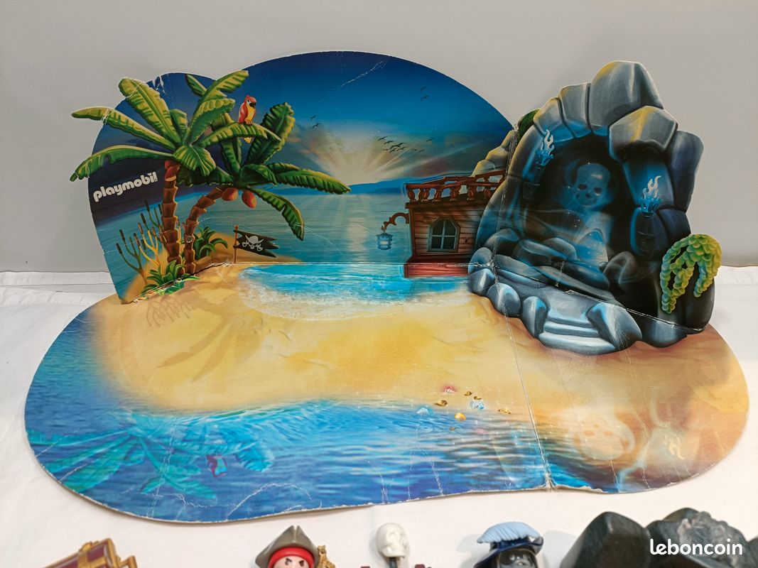 Construis tes Bateaux Pirates avec des autocollants - Usborne {CONCOURS Construis tes Bateaux Pirates avec des autocollants - Usborne {CONCOURS