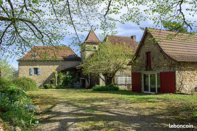 Propriété 11 pièces 218 m²