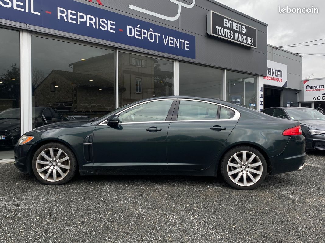 Jaguar XF 3.0 V6 275 Ch Diesel S Portfolio / TOIT OUVRANT / CAMÉRA DE RECUL / RÉGULATEUR DE VITESSE / SIÈGES ÉLÈCTRIQUES / FULL ENTRETIENS (image 25)