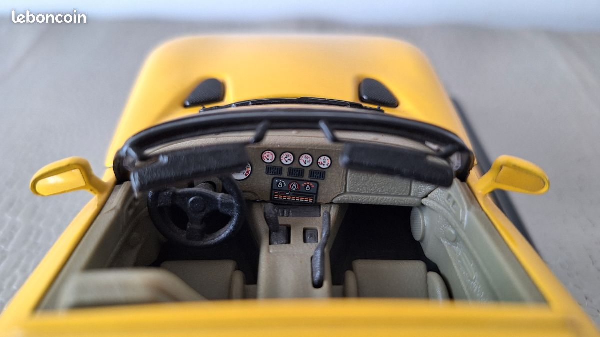 DODGE VIPER RT / 10 CABRIOLET COULEUR NOIR BURAGO 1/43 comme neuf, sans