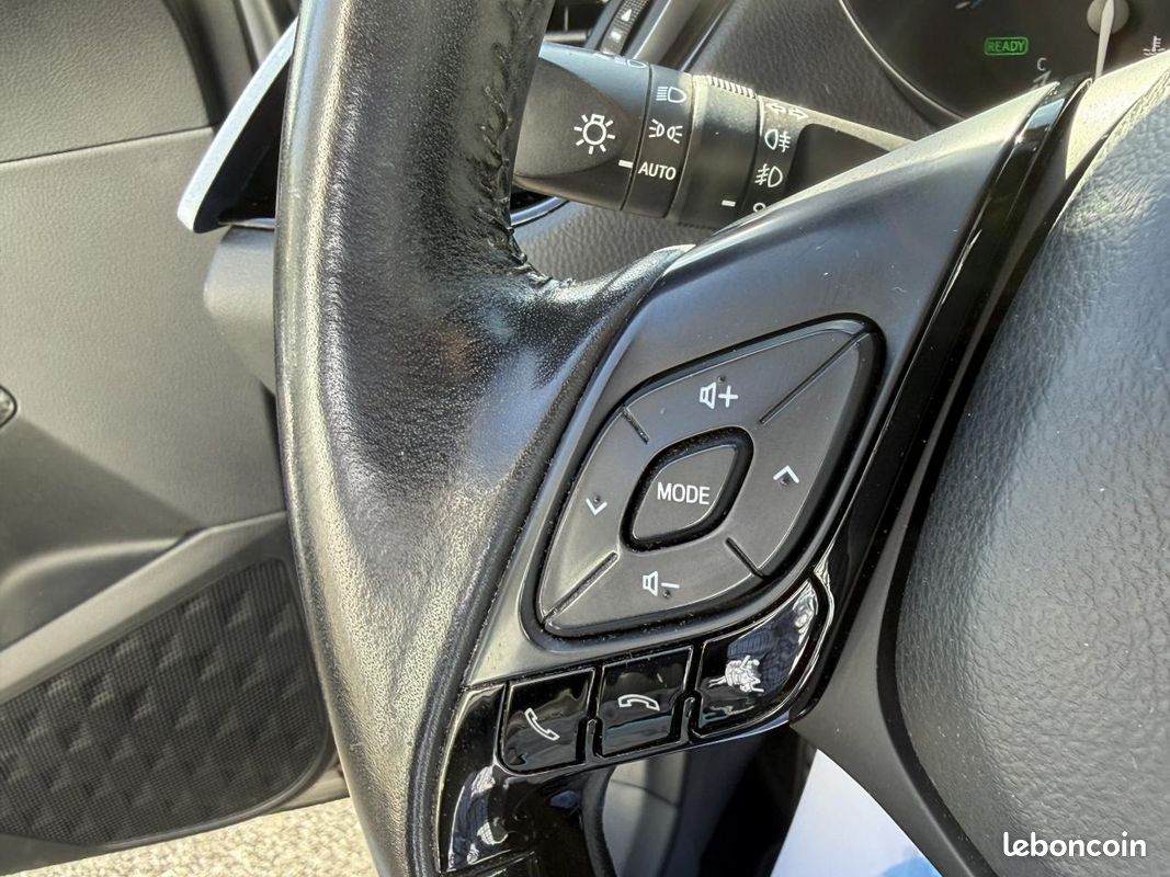 TOYOTA C-HR 2.0 Hybrid - BV e-CVT Collection GPS + CAMERA AR + CLIM (image 28)