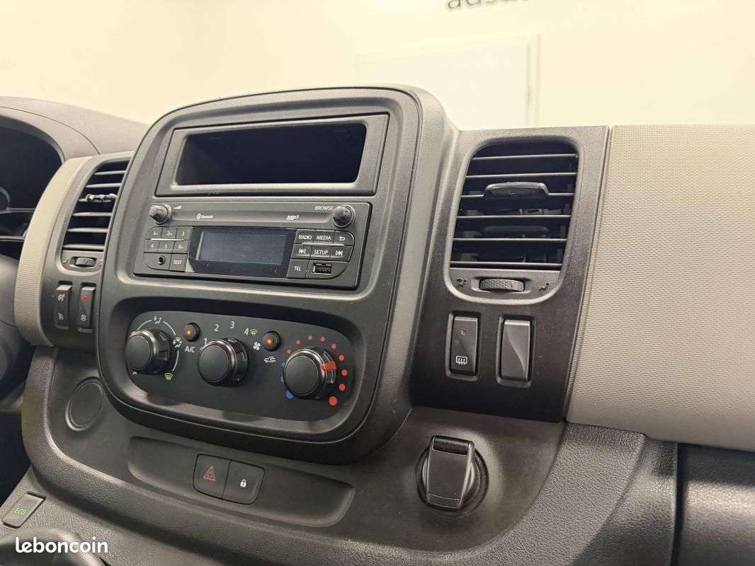 Renault Trafic 4p Combi Zen L1 Energy dCi 125 9 places / À PARTIR DE 302,05 (image 25)