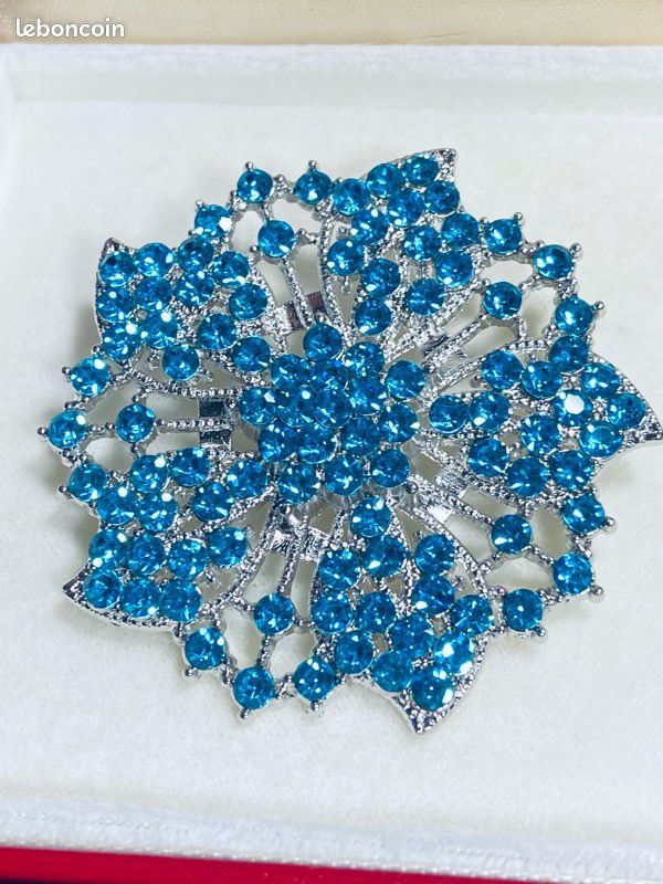 Broche Vintage Argent Filigrane - Grande Taille, élégante, Parfait état, Occasion