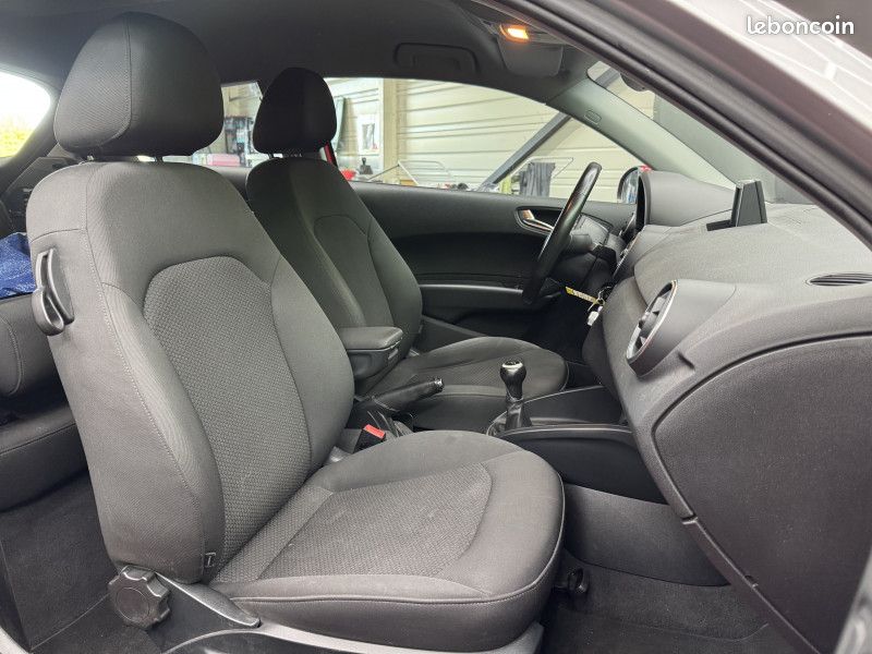 Audi A1 1.6 TDI 105CH FAP AMBITION (image 10)