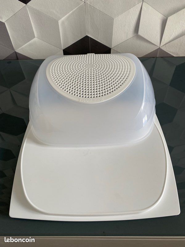 Tupperwares (image 2)