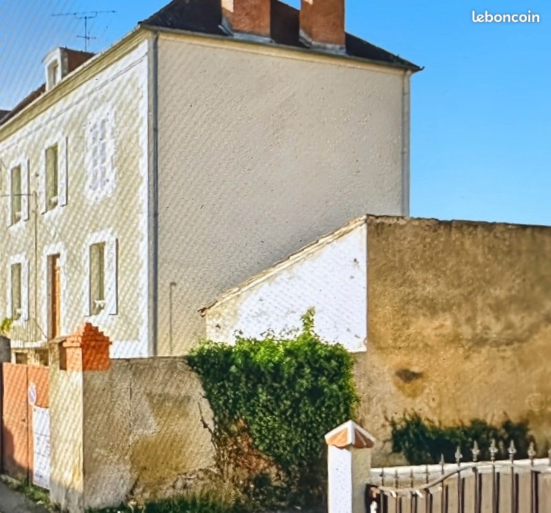 Maison 8 pièces 140 m² · à Montluçon · 140 m² · 163 000 €