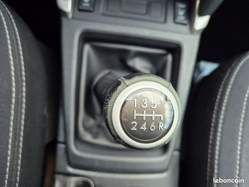 Subaru FORESTER 2.0D 147 PREMIUM (image 24)