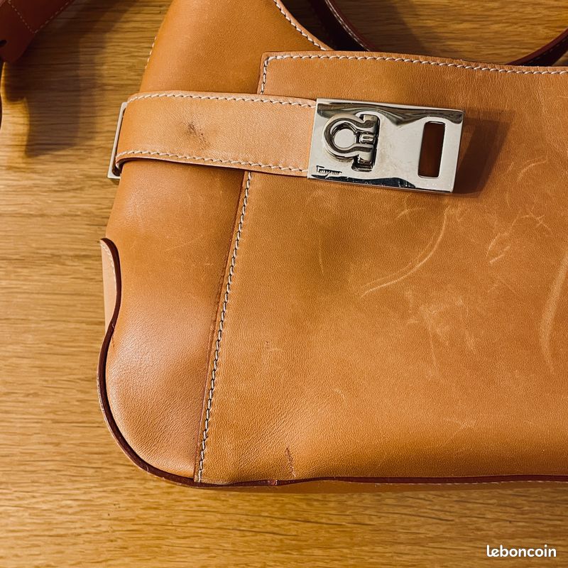 Rarissime Sac Hobo Salvatore Ferragamo Vintage 90s - Cuir Camel Tan & Fermoir Gancini Structuré (image 11)