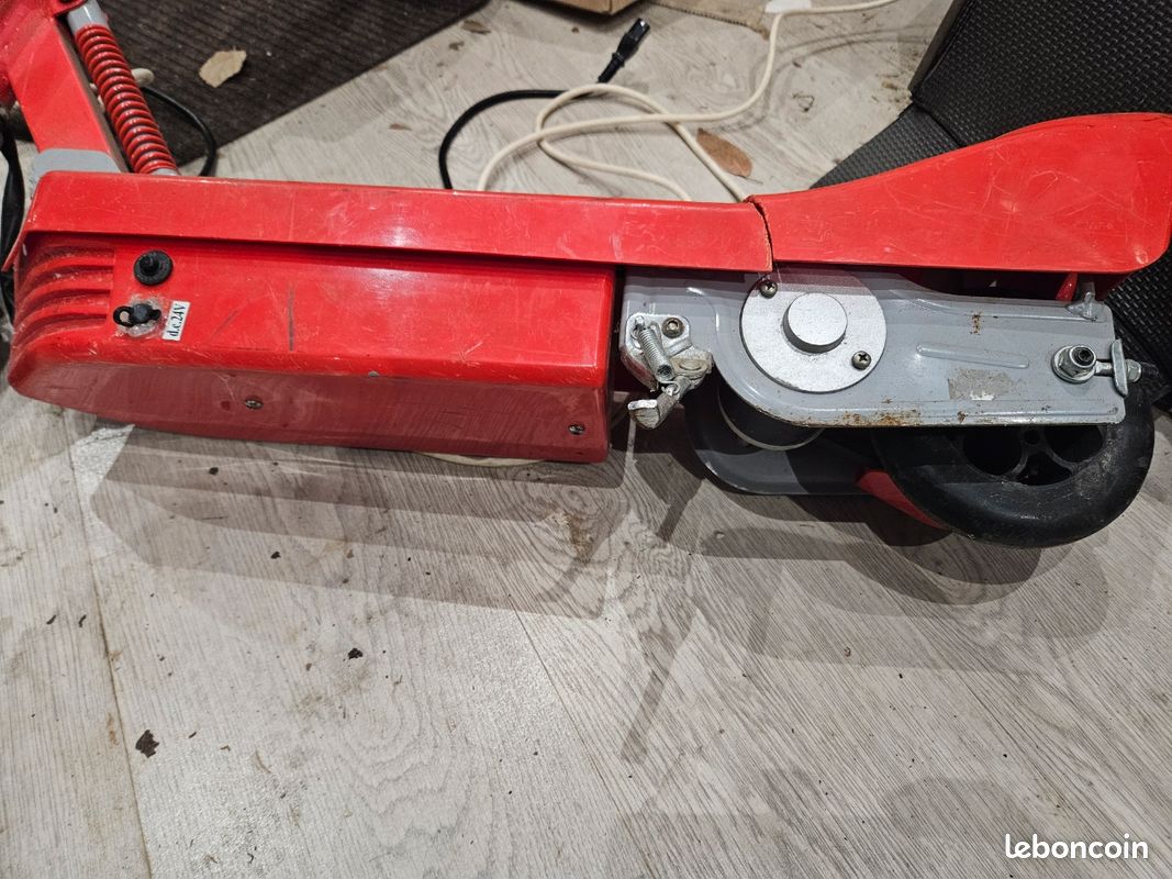 Trottinette Ferrari 3 Roues avec Bagage Détachable - Maroc