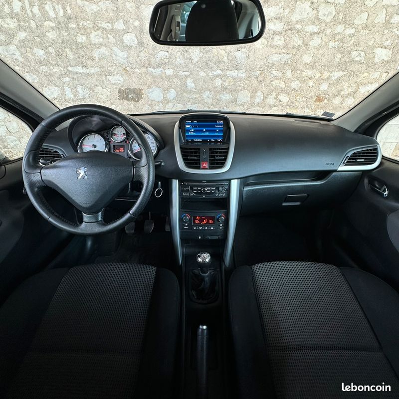 PEUGEOT 207 1.6 HDI 92cv BUSINESS PACK / Kit Distrib Ok / Régulateur / Bluetooth /Carplay possible (image 7)