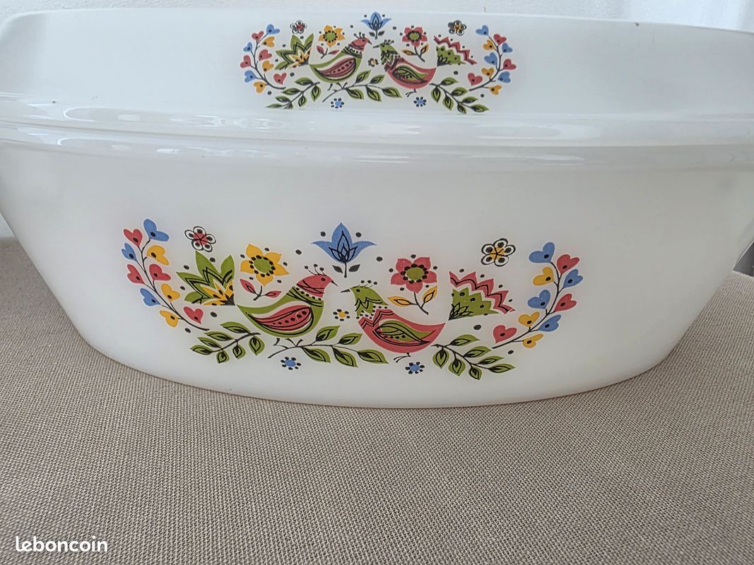 Ancienne cocotte ovale en Arcopal des années 60-70 (image 2)