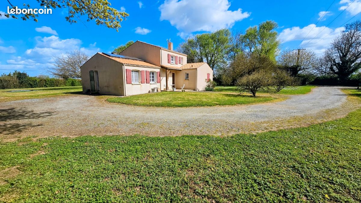 Maison 7 pièces 153 m² · à Petosse · 153 m² · 236 000 €