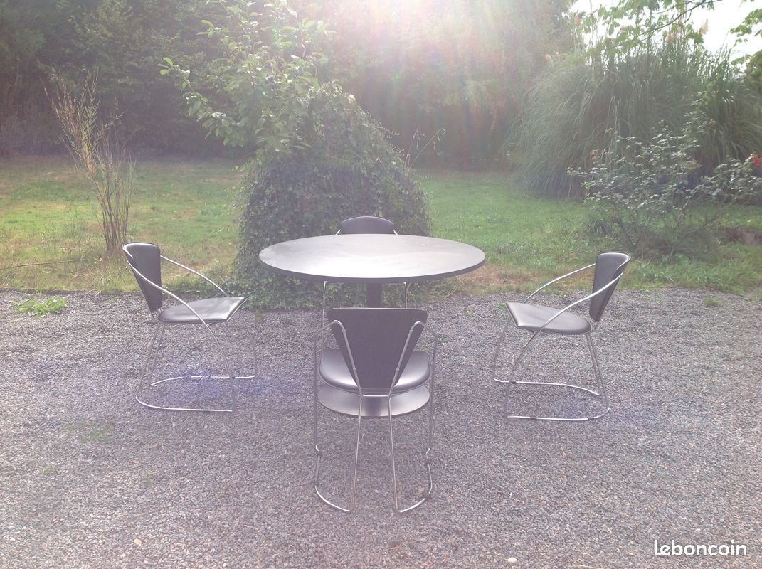 Table et chaises (image 1)