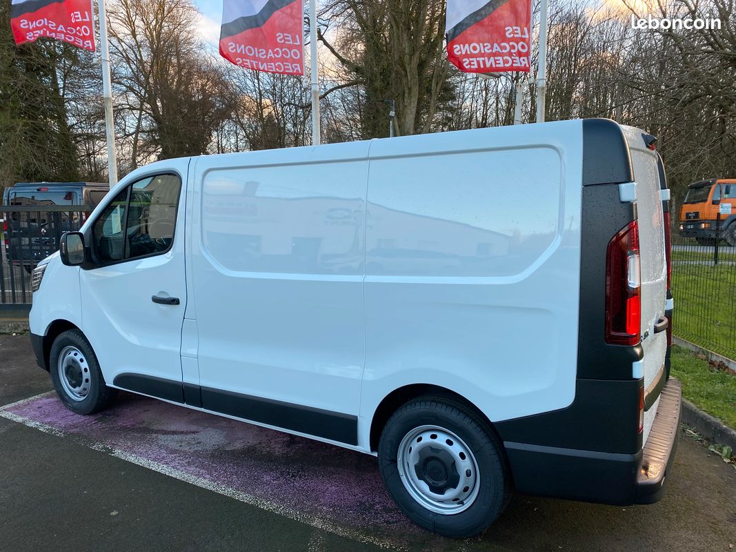 Renault TRAFIC Van L1H1 ADVANCE 3T Blue dci 150 ch Auto9 (image 3)