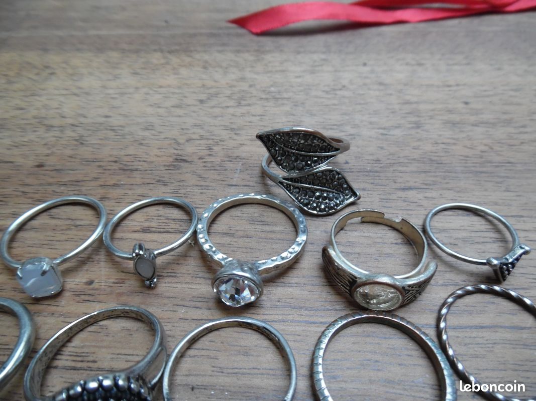 Lot de bague. Différents styles et tailles (image 3)
