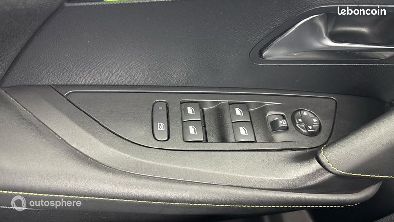 Peugeot 2008 1.2 PureTech 130ch S&S GT EAT8 (image 28)