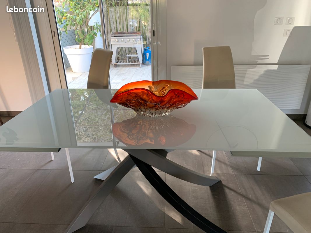 Table en verre (image 1)