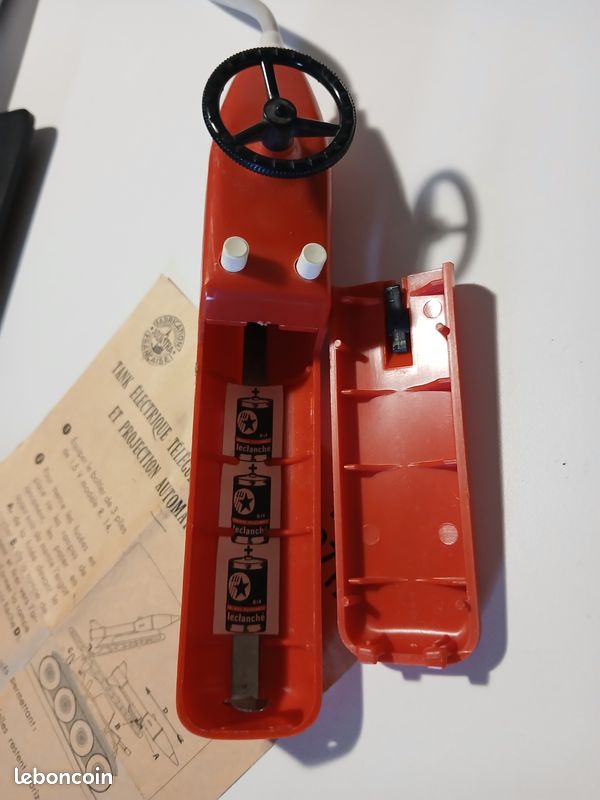 Modèles R/C - Joustra : Très Rare Peugeot J7 Ambulance année 65/70 Télécommandé Marche Av et Ar Gyrophare Tout Fonctionne-Superbe état