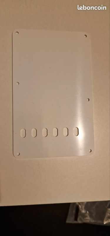 Plaque cache vibrato fender stratocaster (image 2)