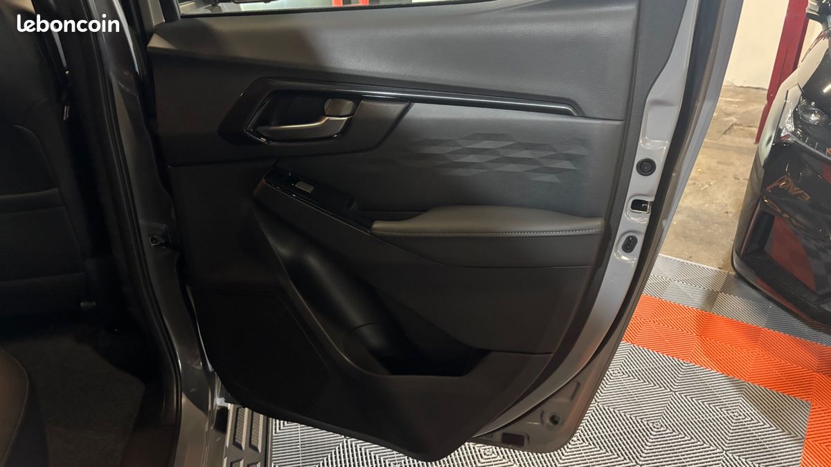 ISUZU D-MAX Dmax CREW 2,2L Nitro Sport / Pas de malus / TVA Récuperable / ATTELAGE /HARD TOP (image 36)