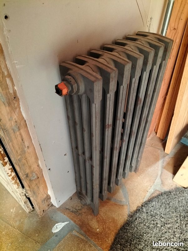 Petit radiateur ancien decapé par professionnel (image 3)