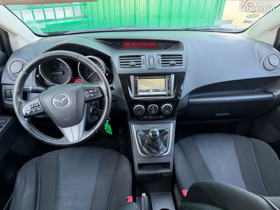 Mazda 5 (image 5)