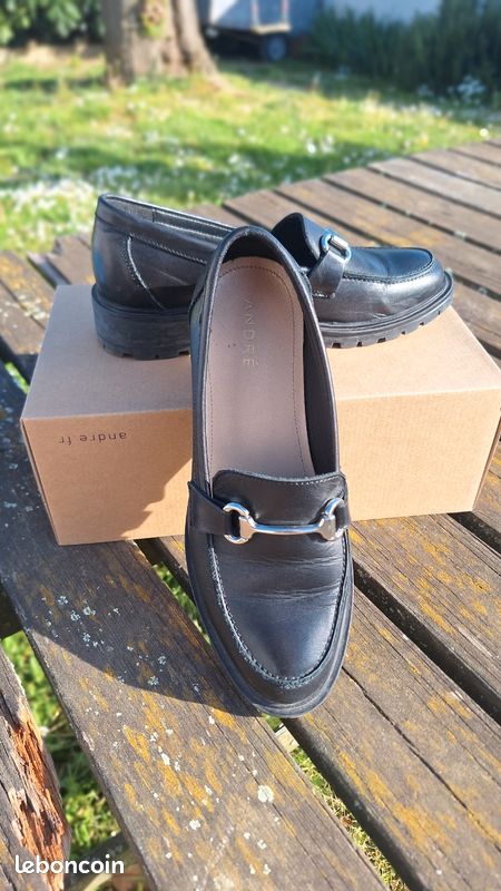 Les Mocassins Femme à Talons avec Strass Vernis – Élégance & Confort