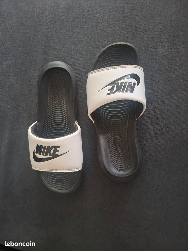 Claquette nike taille 40 (pas de livraison ) (image 1)