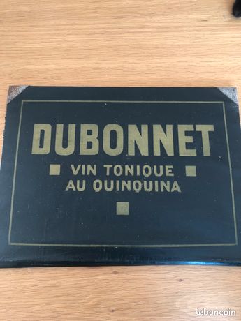 Vieux Mur publicité pour l'alcool Dubonnet Photo Stock - Alamy