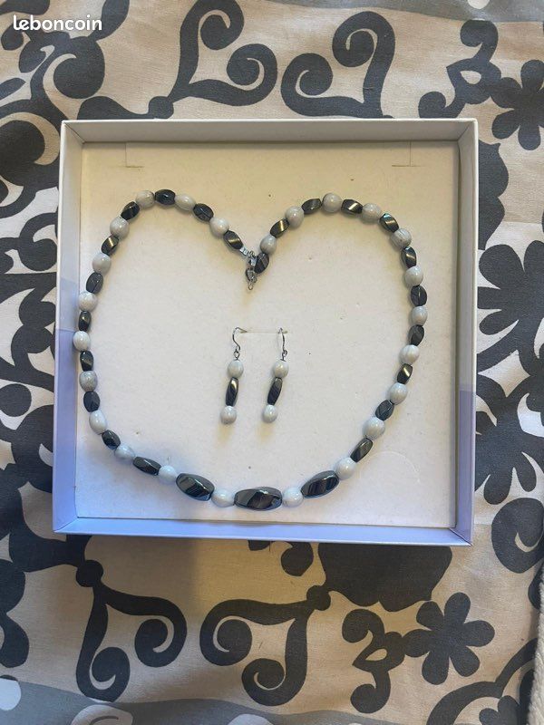 Collier et boucles d oreilles (image 1)