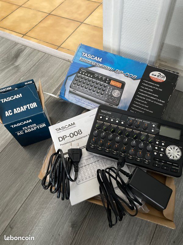 Mini studio portable 8 pistes Tascam DP-008 - Instruments de musique