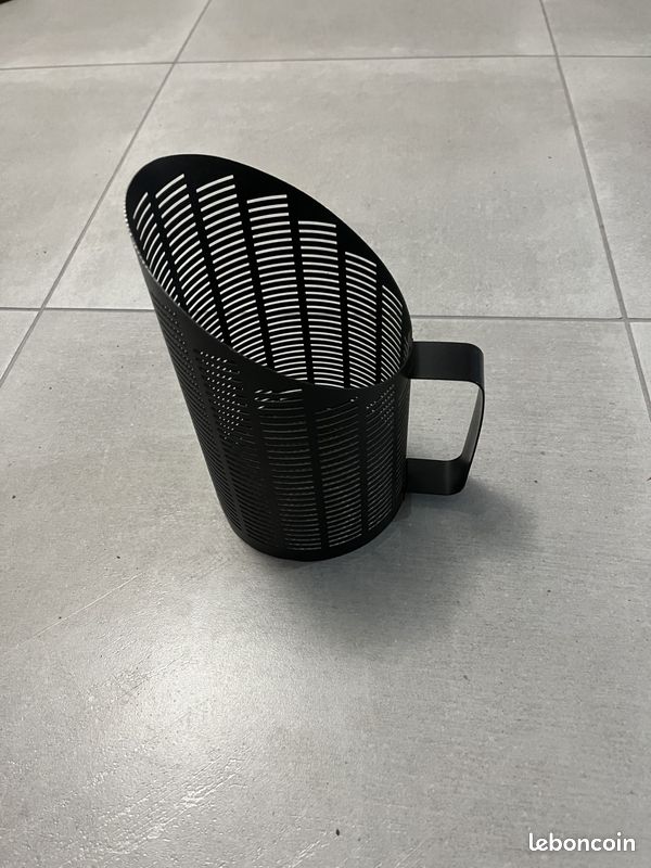 Pelle à Granulés Le Marquier Basic Noire