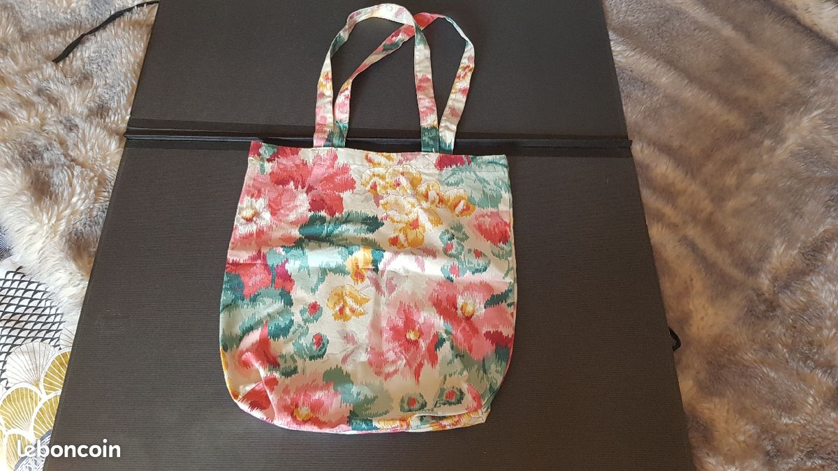 Tote bag fleuri (image 1)