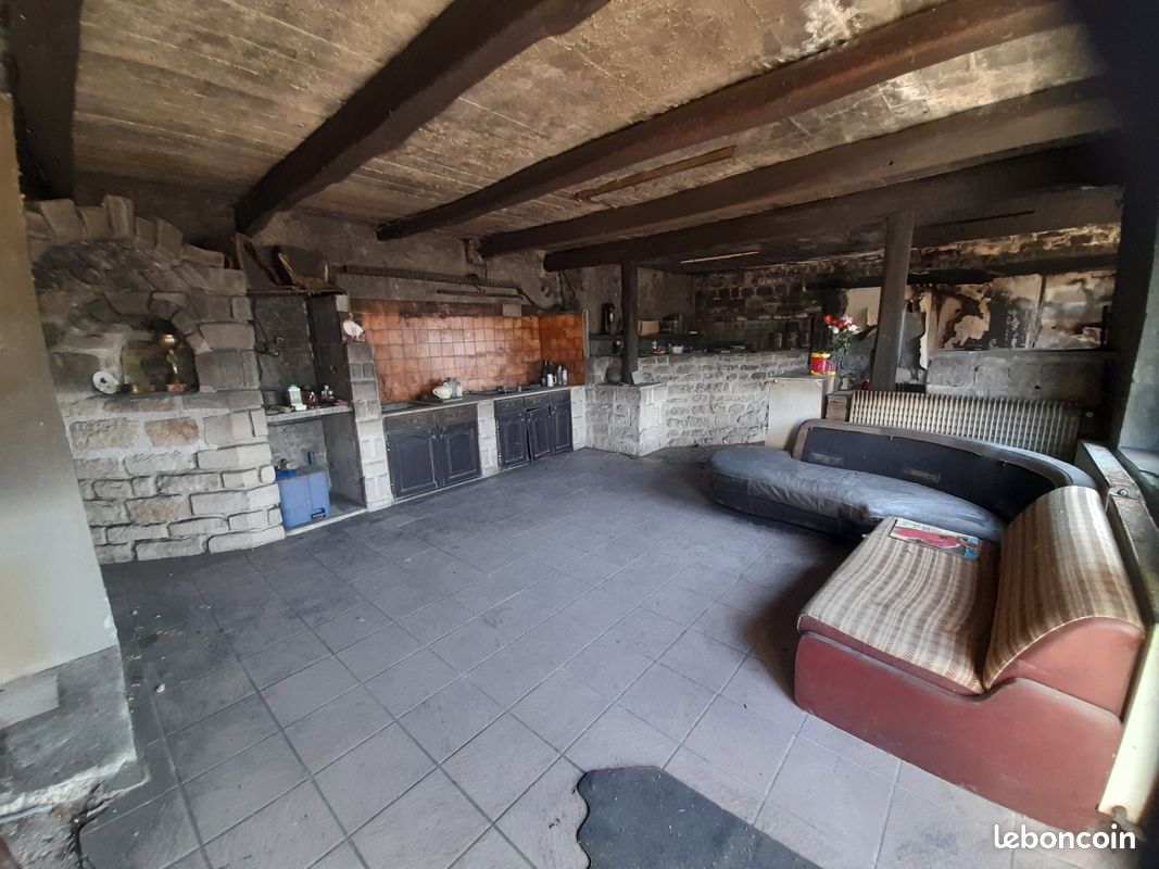 Maison 10 pièces 400 m² · à Ruffec · 400 m² · 85 000 €