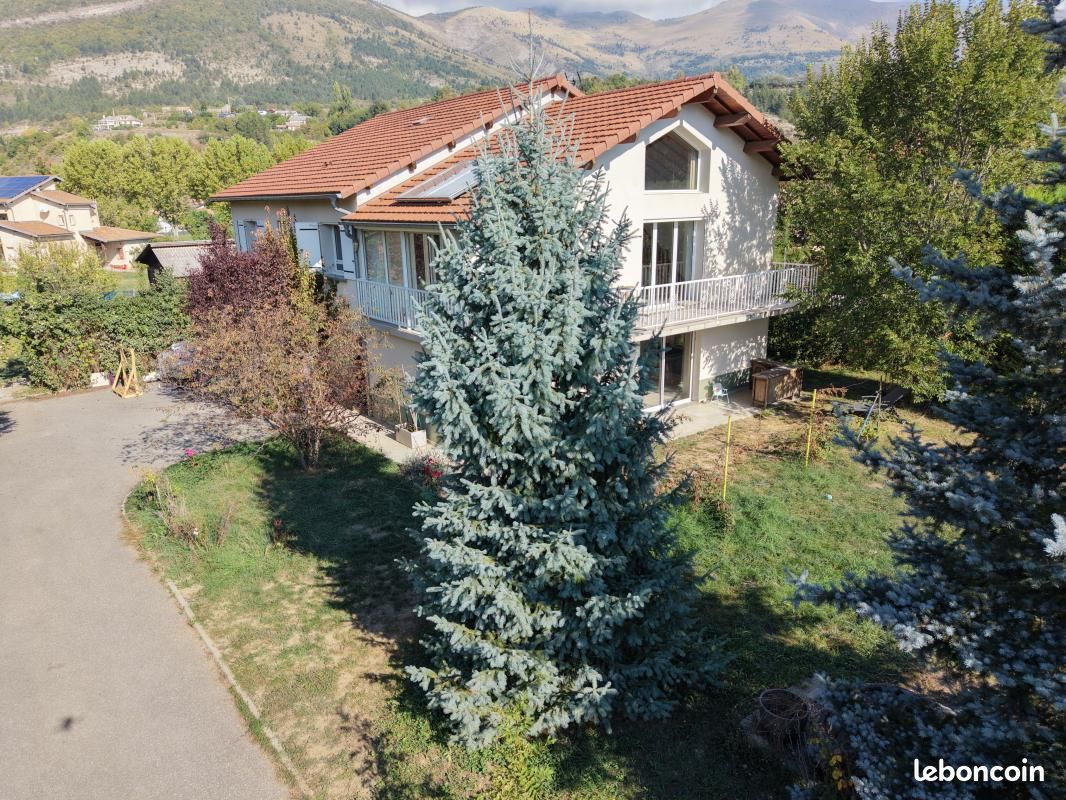 Maison 10 pièces 302 m² · à La Roche-des-Arnauds · 302 m² · 577 500 €