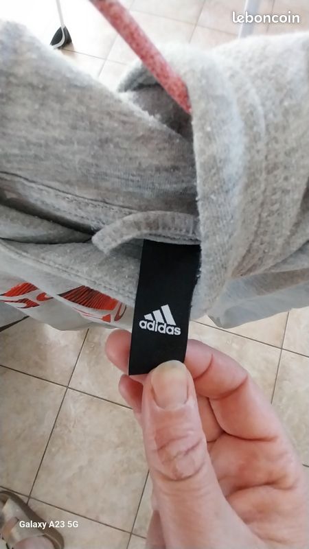 Pull à capuche garçon gris taille 11-12 ans marque (image 2)