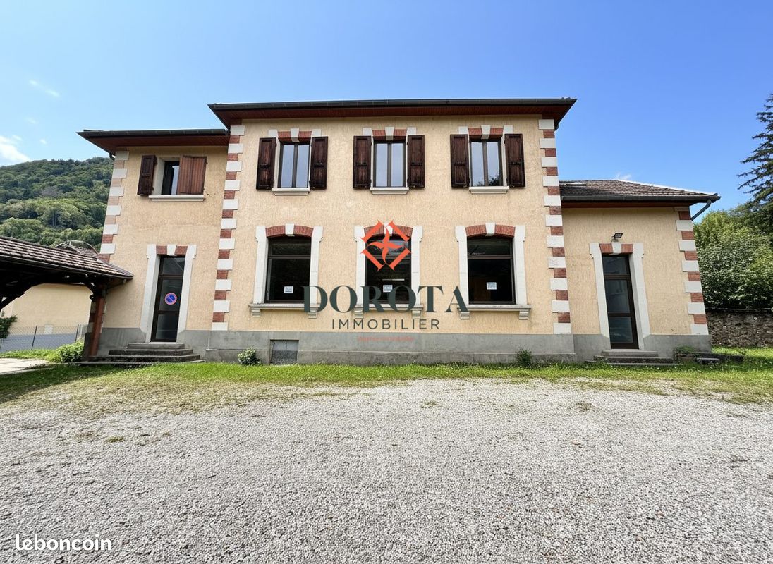 Maison 6 pièces 230 m² · à Crêts en Belledonne · 230 m² · 346 000 €