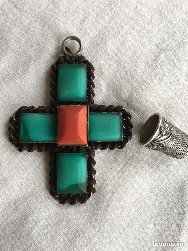 Grand Pendentif Croix Vintage Avec Strass Vert - Bijou Signé, En Résine, Occasion