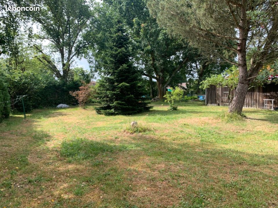 Terrain 500 m² · à Castres-Gironde · 114 000 €
