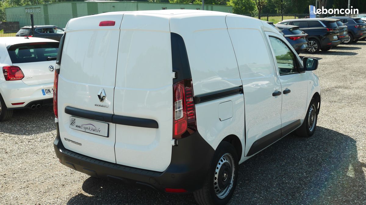 EXPRESS VAN 1.5 BLUE DCI 95 CONFORT tva récupérable (image 2)