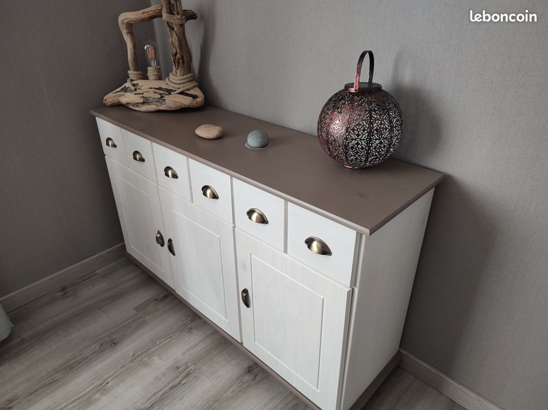 Meuble en bois blanc (image 1)