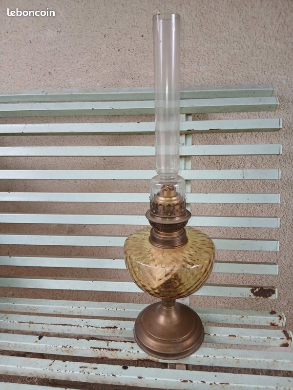 Lampe a petrole ancienne (image 1)